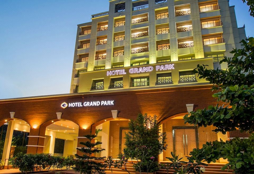 "a large hotel building with a sign that reads "" hotel grand park "" prominently displayed on the front of the building" at Hotel Grand Park Barishal