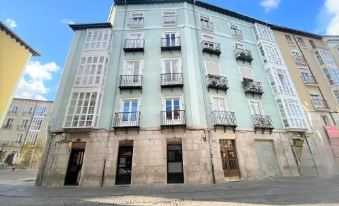 Apartamentos la Flora Burgos Todos Con Aire Acondicionado y Ascensor