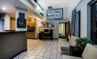 Super 8 by Wyndham Pueblo - Housity