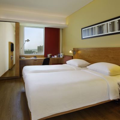 Deluxe Twin Room with Extra Benefit-15% Discount on F&B, 2 Pcs Laundry&Wifi