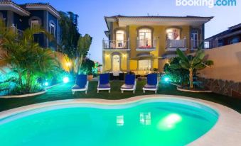 Lady's Villa in Costa Adeje with Heated Pool