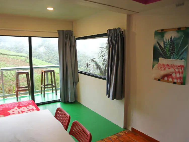 ห้องสำหรับ 4 ท่าน มีวิวภูเขา