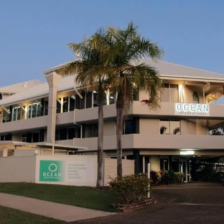 Ocean International Hotel Отели в г. Маккай