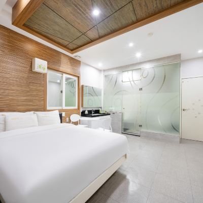 Music Room-King Size Jeonju Sinsigaji Hotel U 쿠폰