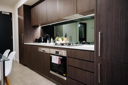 带阳台的两卧室公寓