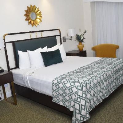 Deluxe King Room The Courtleigh Hotel and Suites Promo Code
