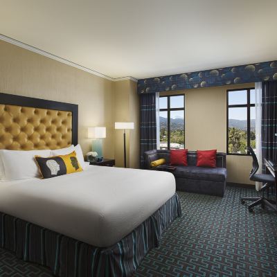 1張特大床高級山脈景觀房-頂層 庫比蒂諾朱尼伯格芮精選希爾頓酒店優惠