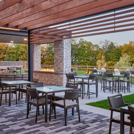 Courtyard Petoskey at Victories Square Отели в г. Петоски