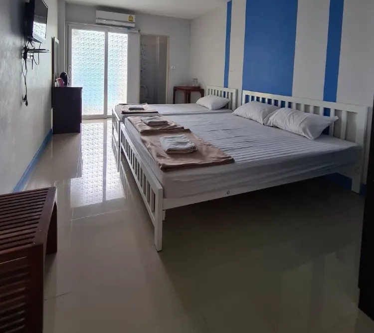 ห้องพื้นฐานสำหรับสามท่าน