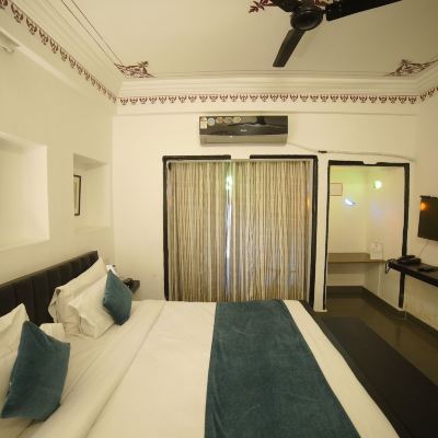 Deluxe Double Room, 1 King Bed Banjara Hostels Promo Code