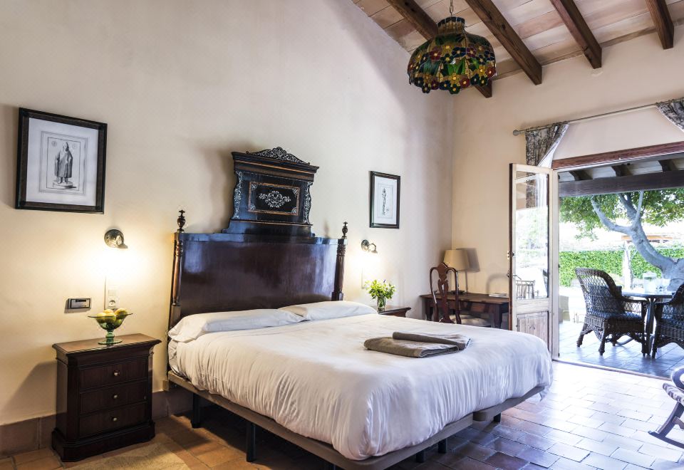 带露台的高级双人间或双床间