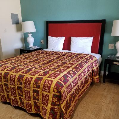 Deluxe King Room-Non-Smoking El Rancho Motel Promo Code