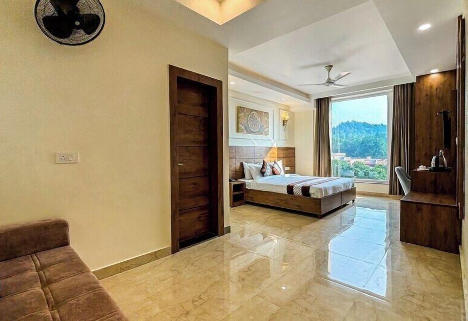 Hotel Nirvana Bliss, Behind Parmarth NiketanExecutive Double Room