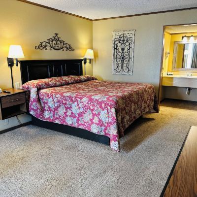 Standard King Room-Smoking Interstate Inn Promo Code