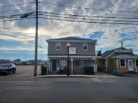 12 Ashworth Ave Suites