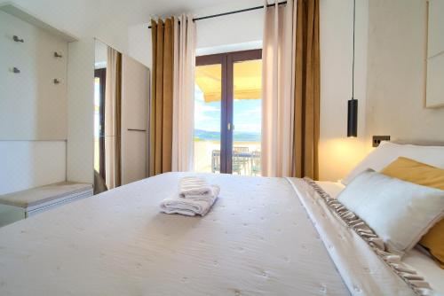 海景高级两卧室公寓 - 带阳台