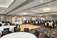 La Quinta Inn & Suites by Wyndham Arlington North 6 Flags Dr