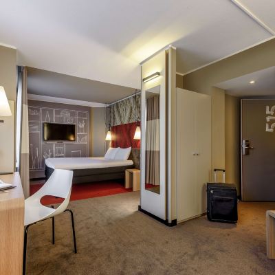 Junior Suite Courtyard