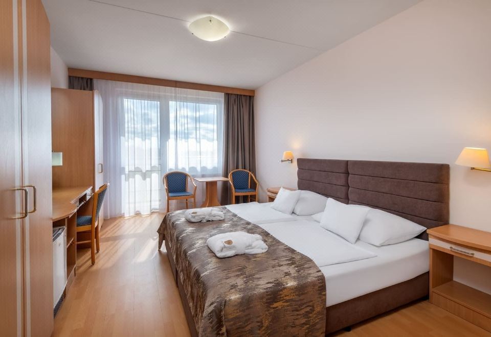 优质公寓，1张大床带梳化床，无烟