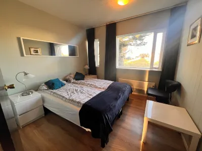 Hlíðarból Guesthouse Hotele w: 