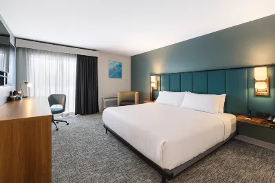 Wingate by Wyndham Geneva at Spire Academy Hotele w: 