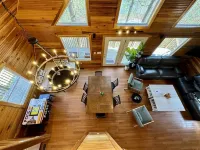 14 Guest, 7 Bed, 4 BR, Lakefront Cabin w/ Hot Tub