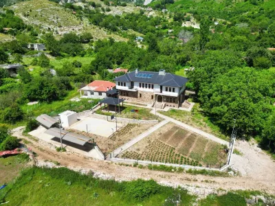 Agroturizem Dr Bizhga Отели в г. 