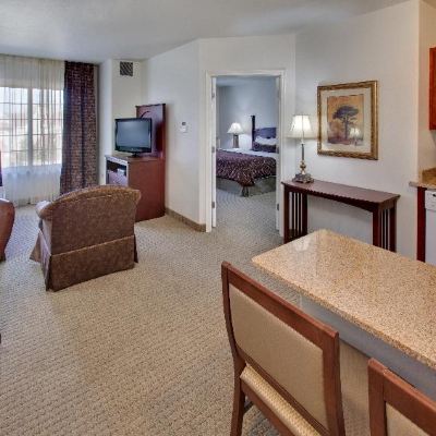 Mobility Communication Accessible 2 Bedroom Suite with 1 King Bed and 2 Queen Beds