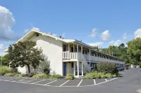 Travelodge by Wyndham Brattleboro VT Hotels in 