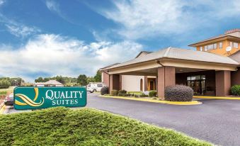 Quality Suites Convention Center - Hickory