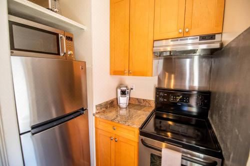 Downtown Annapolis King George 3rd Floor Hideaway One-Bedroom Apartment