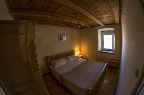 带阳台和海景的两卧室公寓