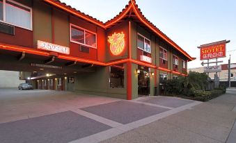 Royal Pagoda Motel Dodger Stadium