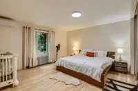 Charming Single Level 4 Bedrooms Gresham Home Near Pdx, Edgefield and Mt Hood