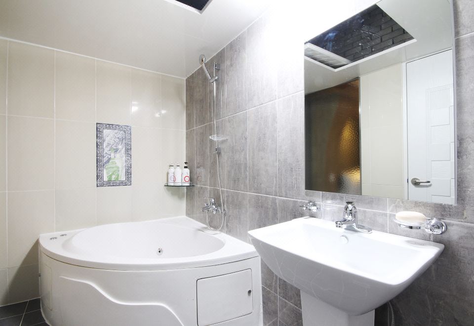 豪华间 - 带浴缸