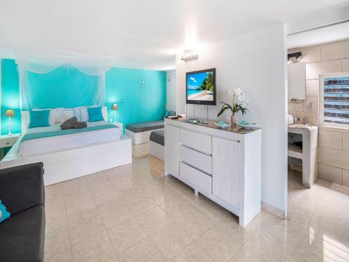 带露台的海景一室公寓