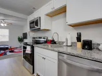 Fabulous Retreat! Centrally Located. Quiet & Cozy! Sleeps 4. Hi Sp Wifi & More. Hotels in Berkeley County