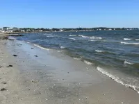 Beach Lovers Paradise! Cozy 3 bedroom home steps from the beach. Hotels in Fairhaven