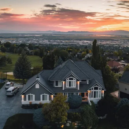 Sunset Views! Indoor Sport Court, Pool table, Golf Course, 12 min to downtown Отели в г. Баунтифул