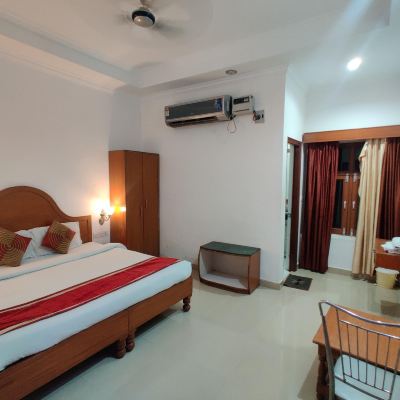 Deluxe Room with Air Conditioner EuroStar Inn Promo Code