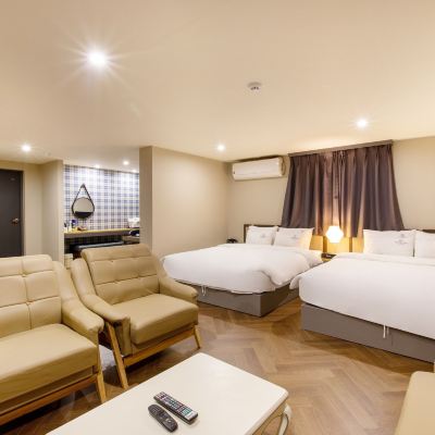 Premier Suite (Lg Styler, 2Pc) 브라운도트 호텔 미남점 쿠폰