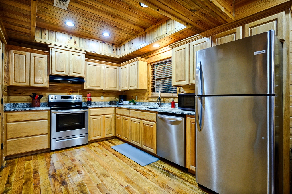 Hot Tub Gazebo and Creek Viewing Deck - Charming Secluded Cabin