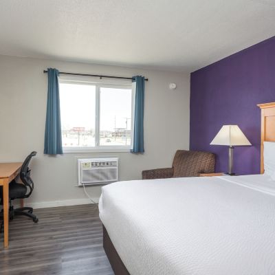 Room, 1 Queen Bed, Accessible, Non Smoking (Mobility, Bathtub W/Grab Bars) Americas Best Value Inn Sauk Centre Promo Code