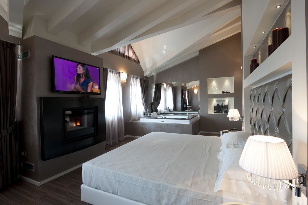 小型套房 - 带喷水浴缸