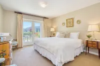 Hilltop Pool Patio Panoramic Views Wine Country Retreat Sonoma Sunshine