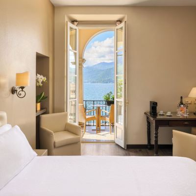 Premium Room with Balcony and Lake View Hotel Royal Victoria by R Collection Hotels Promo Code