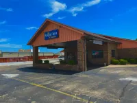Royal Inn & Suites Hotels in Wright County