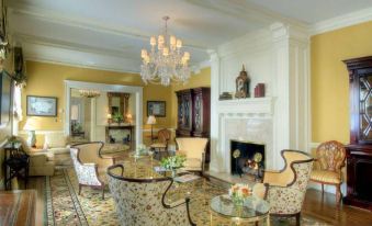Waverley Inn Holiday Apartments - Housity