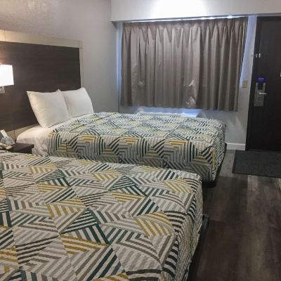 Deluxe Room with One Queen Bed Disability Access Non-Smoking