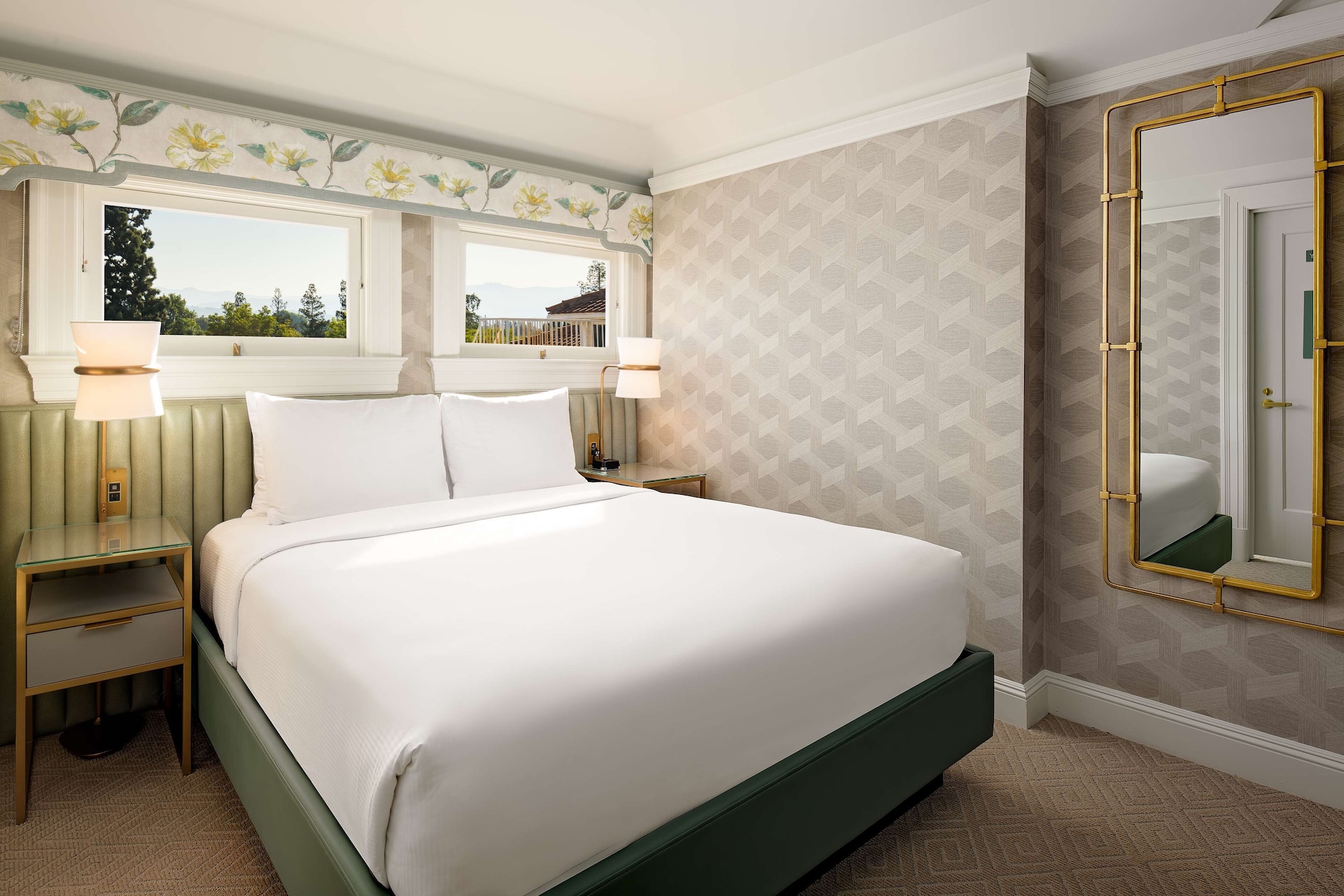 大厦套房带阳台